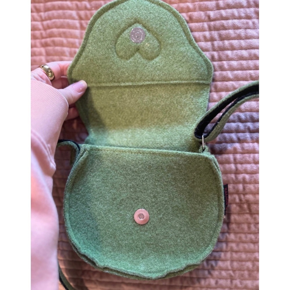 Le Novita Green Felt Crossbody Bag Cottagecore Embroidered Daisy Flower - Picture 3 of 4